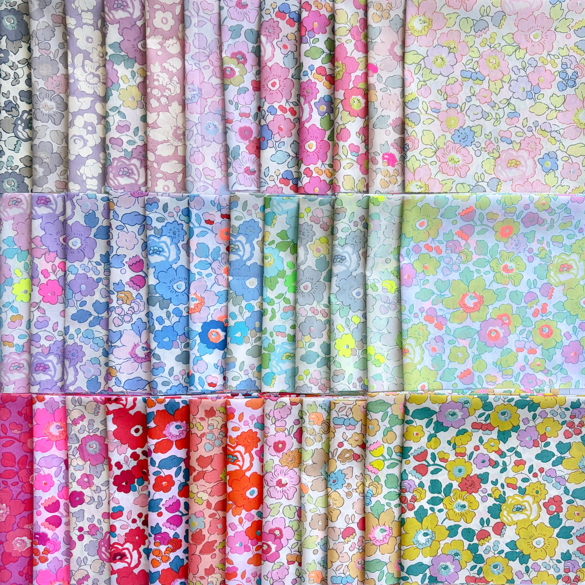 A special collection of 36 rare, discontinued, vintage and bespoke Betsy prints in every colour of the rainbow. The pack includes a variety of highly sought-after bespoke, neon, and metallic glitter fabrics.